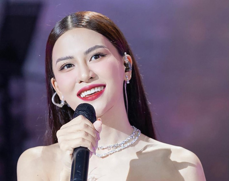 H&agrave; Nhi