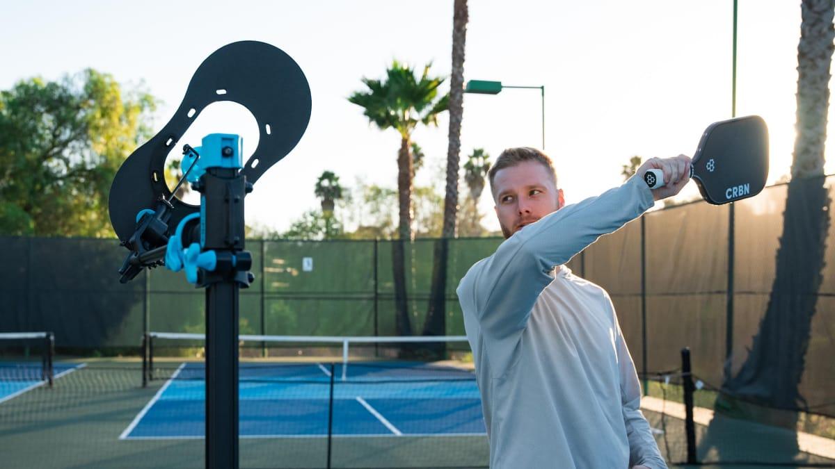 Cách Xử Lý Bóng Xoáy Trong Pickleball: Bí Quyết Giúp Người Chơi Không Bị Động